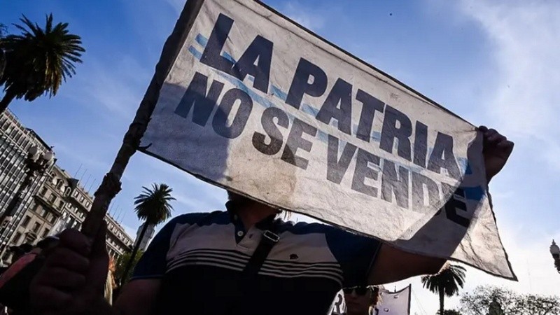 Movilización popular en defensa de la Ley de tierras.