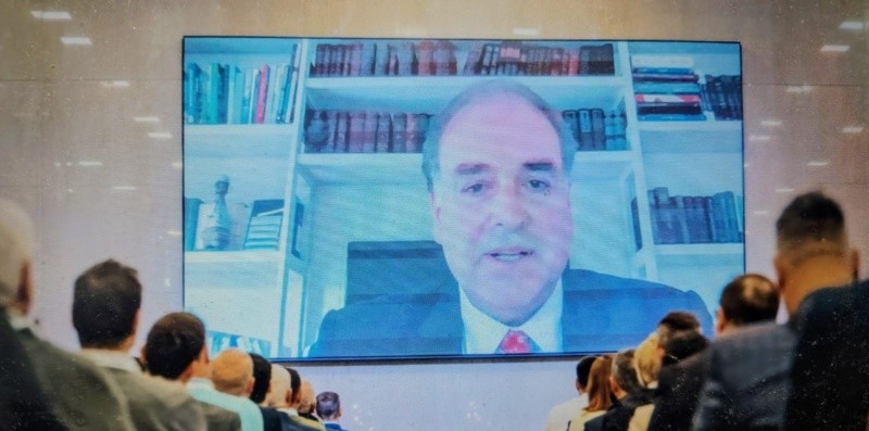Silva, el titular de la CNV, le habla a los agentes.&nbsp;