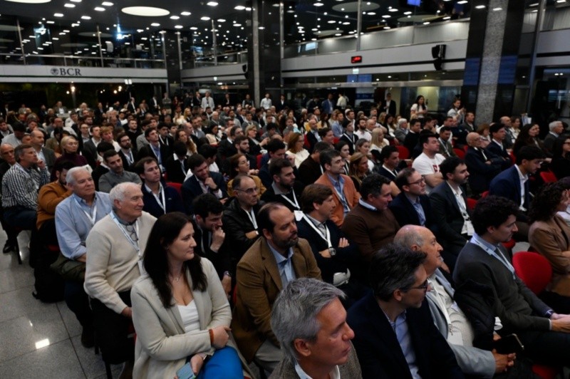 &nbsp;El recinto de la Bolsa, a full con más de 300 personas, durante el encuentro de los agentes