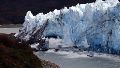 Fotografía de archivo de personas observando el glaciar Perito Moreno, en Santa Cruz.