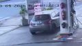 El auto al momento de su llegada a la estación.