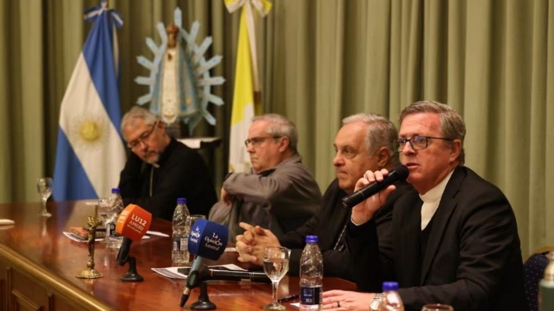 La reunión se realizó en el Ministerio de Salud, entre funcionarios del área y autoridades de la Conferencia Episcopal Argentina.