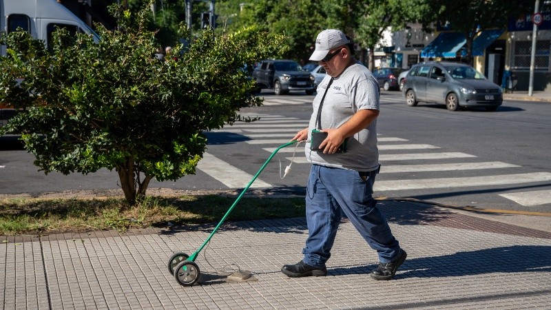 El relevamiento de veredas se realiza periódicamente. (Litoral Gas)