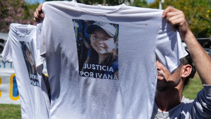 El entorno de Ivana se presentó en el CJP para presenciar la primera audiencia del juicio. Foto: Alan Monzón.