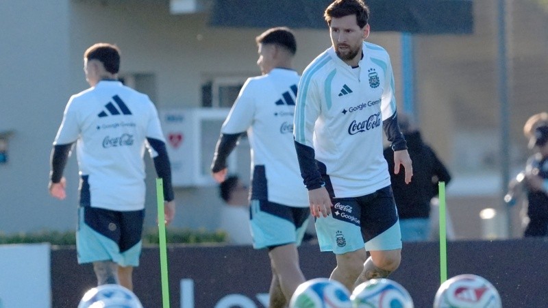 Leo Messi en la práctica de este lunes en Ezeiza.