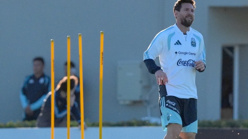 Leo Messi en la práctica de este lunes en Ezeiza.