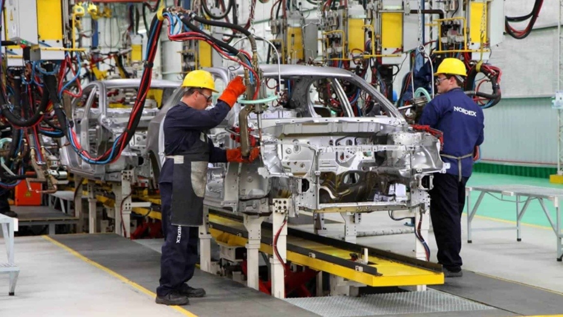 La producción de autos volvió a retroceder.