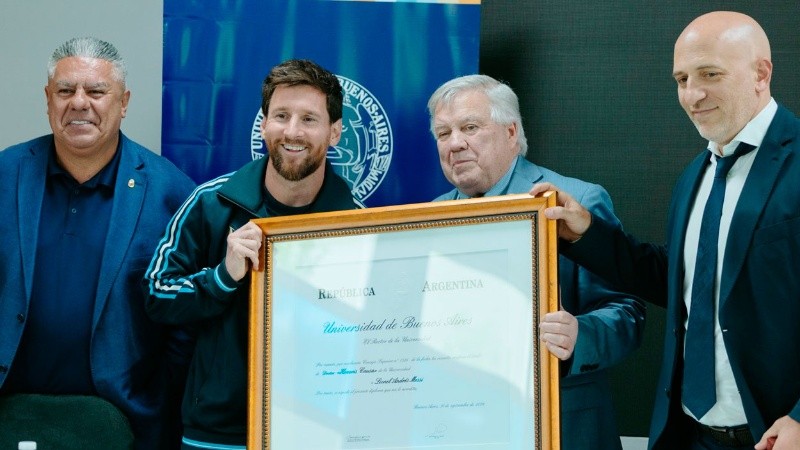 Lionel Messi recibió este martes el doctorado honoris causa de la Universidad de Buenos Aires.