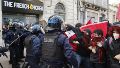 Miles de estudiantes protestan en las calles de Francia en medio de una dura represión policial.