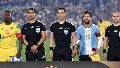 Messi recibió dos obsequios de parte del plantel de Benín.
