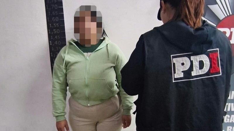La joven detenida por la PDI.