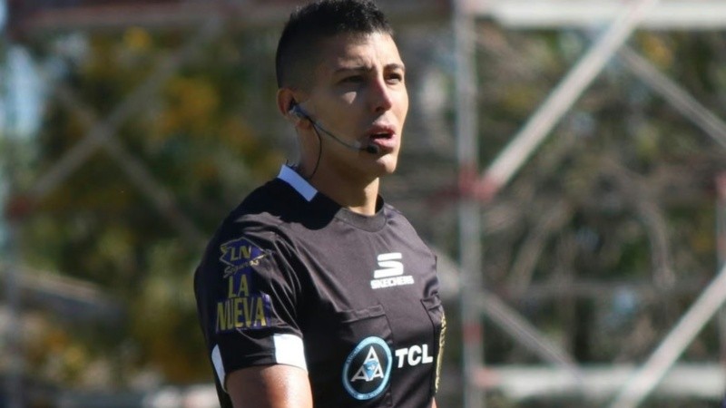Juan Cruz Robledo, el árbitro del duelo de Newell's ante Gimnasia de Mendoza.