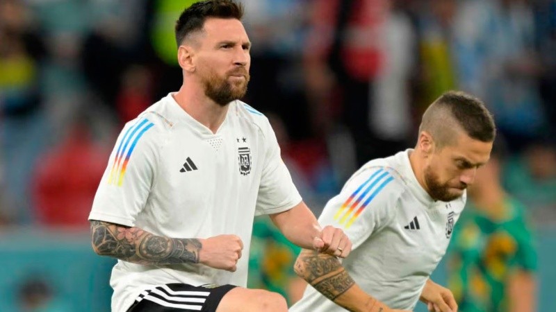 Messi y Papu Gómez durante el Mundial 2022.