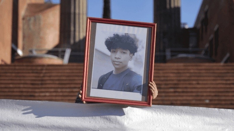 La familia de Giovani Mvogo reclama profundizar la investigación por un posible homicidio del adolescente.