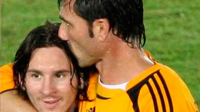 El Pato junto a Lionel Messi.&nbsp;