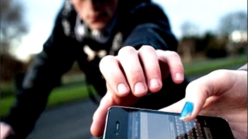 Solo en Rosario se roban 200 celulares por día.