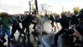 Francia prohibió el uso de granadas aturdidoras en las protestas estudiantiles luego de que un adolescente perdiera una mano.
