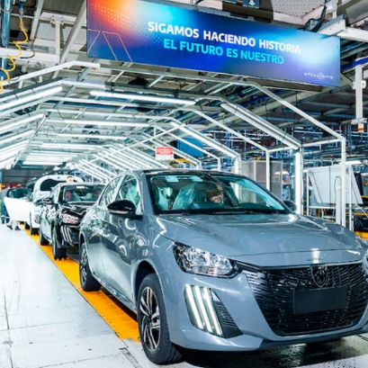 El mercado automotriz es uno de los más golpeados por el modelo de apertura indiscriminada de importaciones impulsado por el Gobierno.
