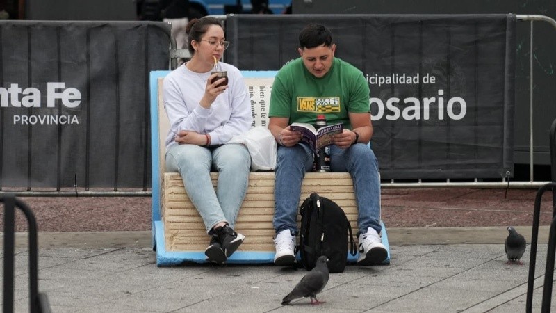 El público empezó a recorrer los distintos pisos en busca de novedades. (Alan Monzón/Rosario3)