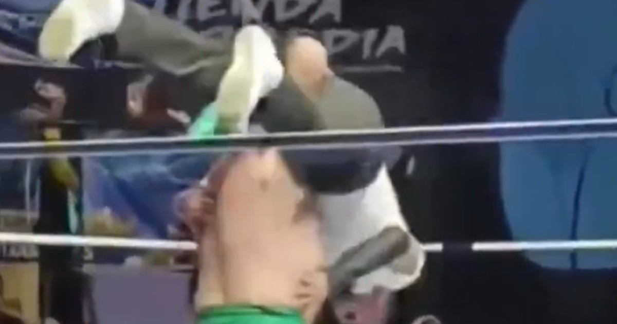 Conmoción en México por un luchador que le aplicó una llave a un árbitro y lo mató durante una competencia