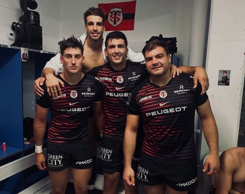 Bernardo junto a los argentinos en Toulouse: Juanchi Mallía, Tomás Rapetto y Efraín Elías, solo falta Santi Chocobares.&nbsp;
