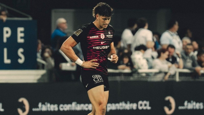 El rosarino Bernardo Pucciariello en el debut en el primer equipo de Toulouse en el Top 14 francés con tan sólo 18 años.