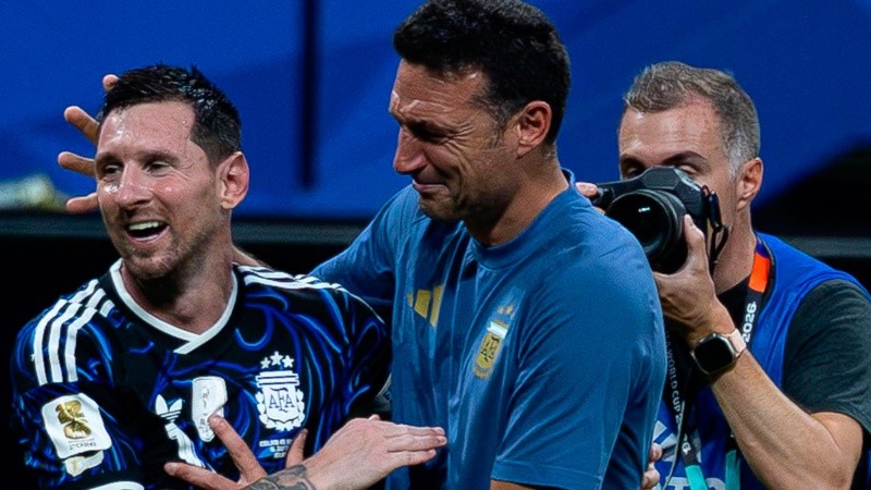 Messi y Scaloni.