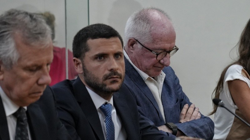 Gustavo Shanahan, a la derecha, durante el juicio en su contra, asistido por su abogado
