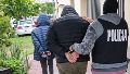 El arresto de la pareja en Arroyo Seco; los imputarían el martes. Imagen: PDI (mejorada con IA).
