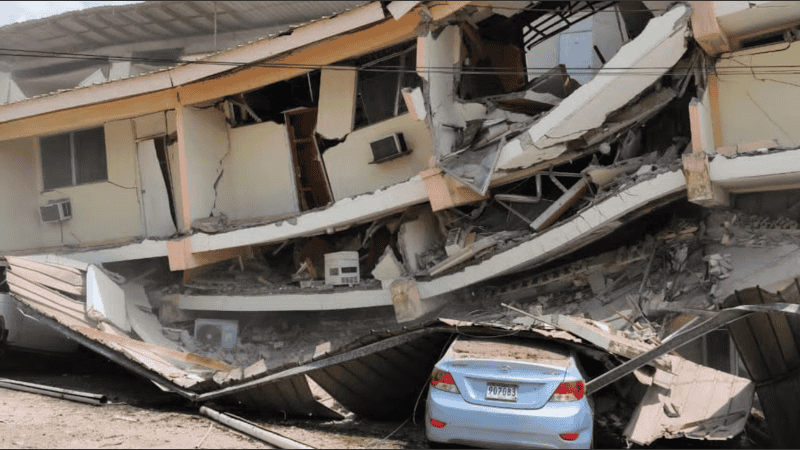 Varias construcciones colapsaron tras el fuerte temblor.