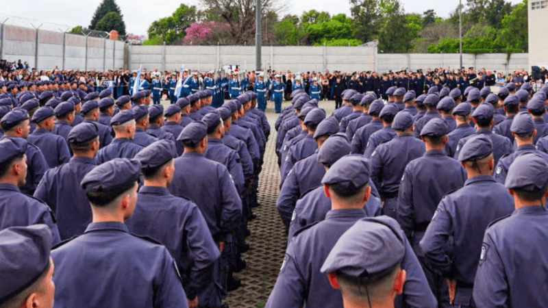 Los nuevos agentes fueron capacitados para el trabajo con presos de alto perfil.