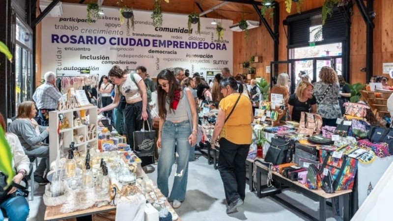 Feria Especial del Día de la Madre en Puerto Emprende (Municipalidad de Rosario)