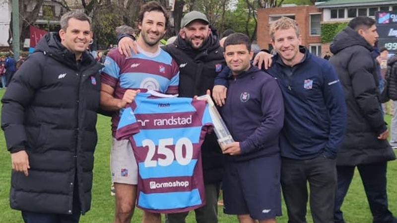 &nbsp;Santiago Casals, llegó a los 250 partidos con la camiseta de Atlético del Rosario. 