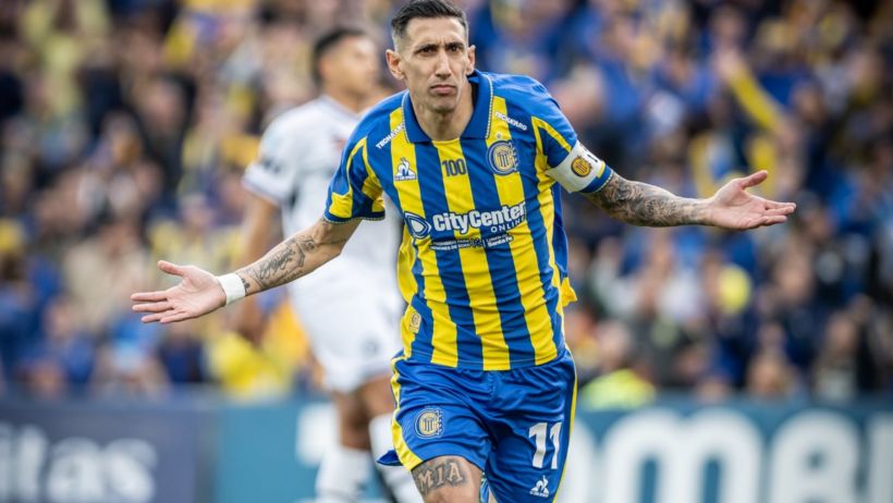 Di María festeja tras su toque suave a la red (Fotobaires).