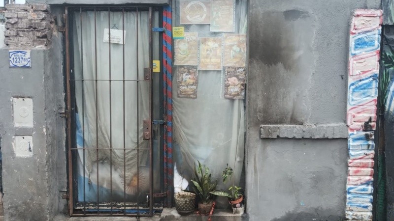 El explosivo casero dañó parte del frente de la barbería (Rosario3)