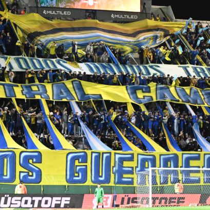 Los hinchas de Central en la tribuna visitante del Estadio Florencio Sola, en Banfield.
