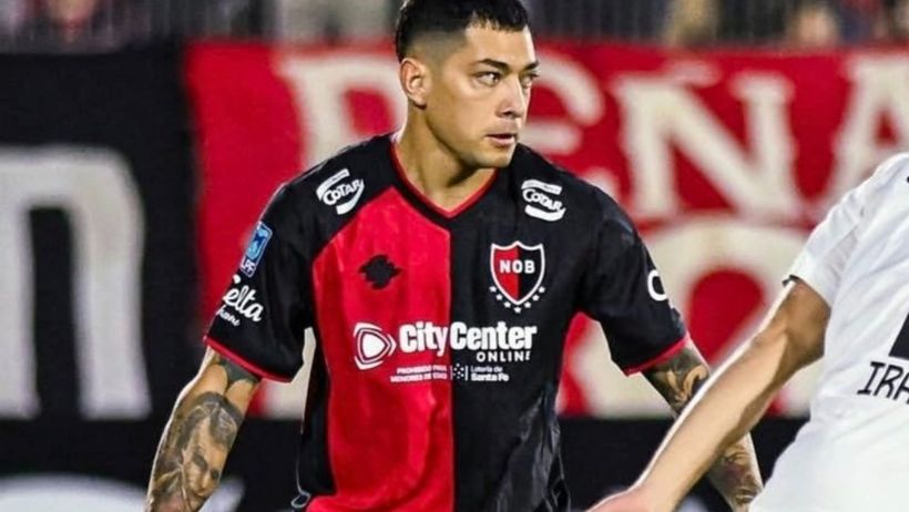 Escobar vuelve a jugar como lateral izquierdo en el equipo rojinegro.