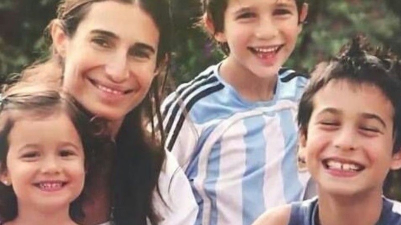 Tras el fallecimiento de Romina Yan, Franco, Valentín y Azul quedaron al cuidado de su padre Darío.