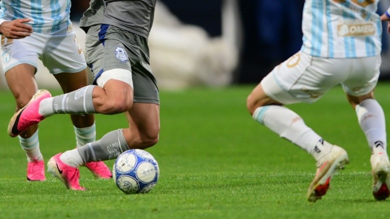 Gimnasia y Esgrima de La La Plata y Atletico Tucuman. Fecha 12 Torneo Clausura Liga Profesional Argentina.