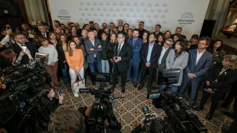 Los diputados opositores que lanzaron la convocatoria.