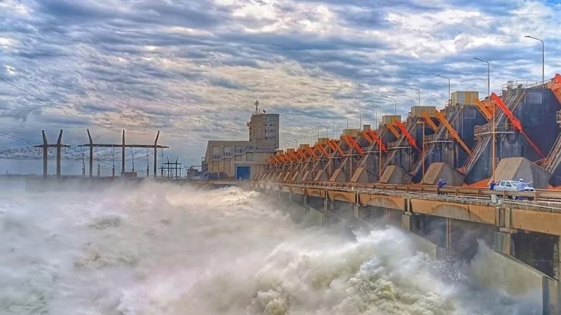 Abrieron las compuertas de la represa de Itaipú y Yacyretá y cierran las visitas por la crecida del Paraná.