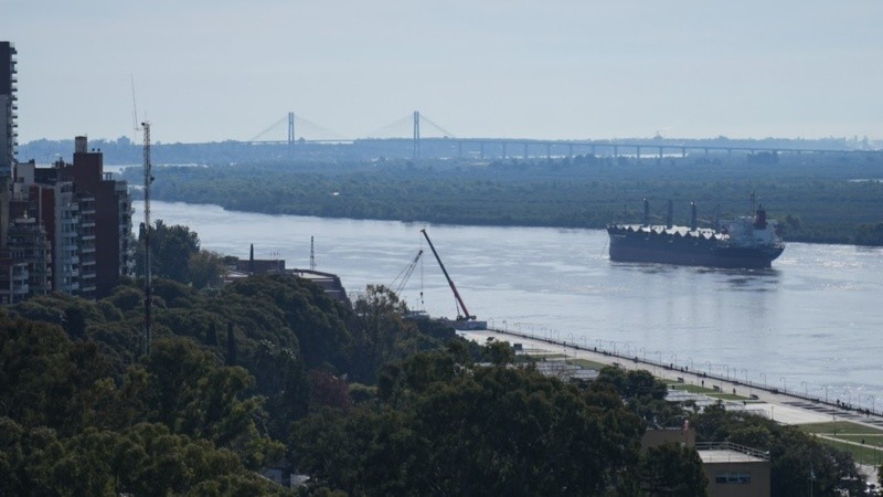 El río Paraná, a la altura del puerto de Rosario, se ubica en valores medios-altos en torno a los 3,34 metros (Alan Monzón/Rosario3).