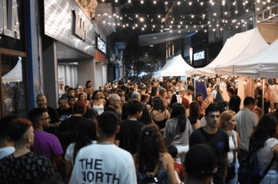 Este sábado habrá nueva edición de la Noche de Peatonales: música en vivo, ferias, descuentos y cortes de tránsito a tener en cuenta