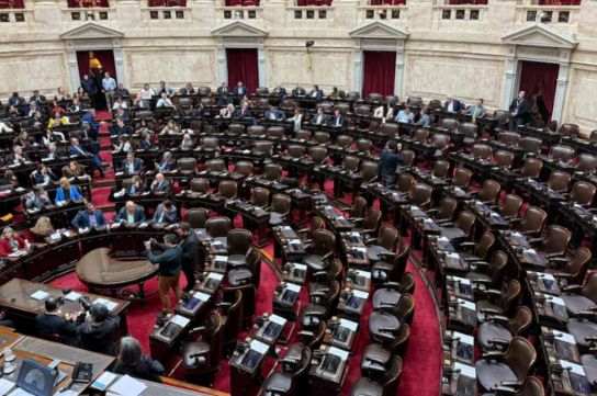 La Cámara de Diputados de Argentina celebra una sesión en el recinto para debatir la derogación del Decreto de Necesidad y Urgencia 70.