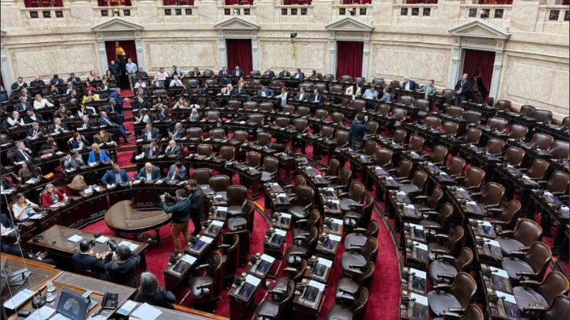 La Cámara de Diputados de Argentina celebra una sesión en el recinto para debatir la derogación del Decreto de Necesidad y Urgencia 70.