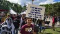 La marcha federal universitaria durante la concentración en Plaza San Martín (Alan Monzón/Rosario3).