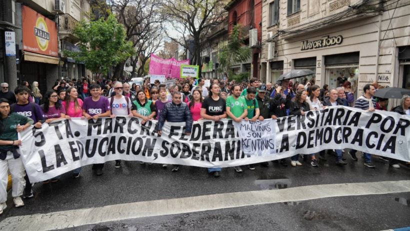 La marcha por el centro de Rosario.