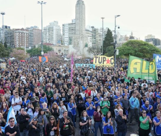 Masiva movilización en Rosario en defensa de la universidad pública (Alan Monzón/Rosario3).