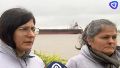 Familiares de los hombres desaparecidos anoche en el río.