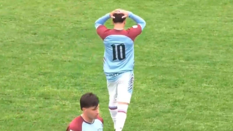 Tomás Asprea metió un golazo en contra desde la mitad de la cancha